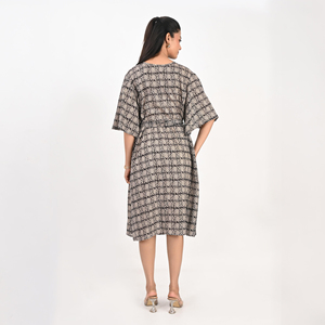 Robe midi élégante en coton imprimé, manches évasées, col rond, taille ajustable avec lien, tenue décontractée d'été pour femmes - Product Image 4