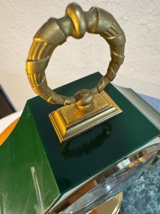 Nuevo Reloj de Escritorio Poligonal Verde con Movimiento de Cuarzo, Función de Alarma, Diseño Tradicional y Base de Latón - Product Image 2