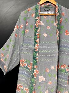 Robe kimono en soie de luxe pour femmes |   Imprimé floral fait main, col en V, taille élastique, manches courtes, longueur complète |   Printemps-Été Front - Product Image 3