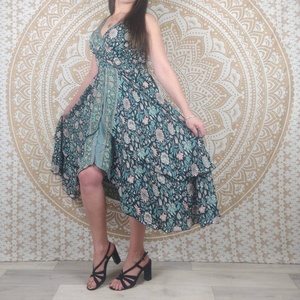 Robe formelle Manali en dentelle, taille naturelle, longueur genou, coupe trapèze, en coton, style bohème, avec fines bretelles, imprimé floral noir, vert, rose/bleu - Product Image 1
