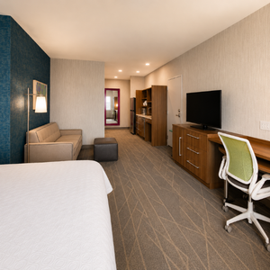 Muebles de Dormitorio Comerciales para Hotel Home2 Suites, Estilo Contemporáneo, con HPL Decorativo, Fabricante Vietnamita - Product Image 3