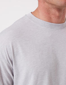 Camiseta de manga corta para hombre, 100% algodón, 310 GSM, cuello redondo, lisa, con logo serigrafiado personalizado. - Product Image 2