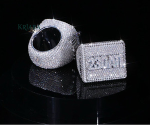 Anillo de cóctel de plata 925 para hombre con moissanita, corte brillante redondo, engaste pavé, diseño de letras, estilo de lujo - Product Image 4