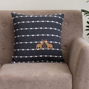 Nouvelle Arrivée Housses de Coussin Modernes Personnalisées en Coton Tissé, Housse de Coussin Décorative pour Canapé à Pompons - Product Image 4