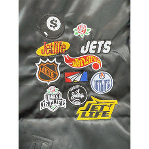 Veste bomber en satin noir avec patchs brodés personnalisés et logos en chenille – Intérieur matelassé en losanges, veste de style universitaire pour hommes - Product Image 3