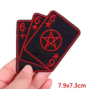 Patch brodé 'C'est tout Dieu' en cercle, thermocollant, 6,5x6,5 cm, en feutre tissé, décoratif - Product Image 3