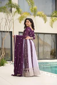 Traje Anarkali para Mujer con Dupatta, Morado y Lavanda, Bordado, Estilo Indio-Pakistaní, para Bodas y Festivales - Product Image 4