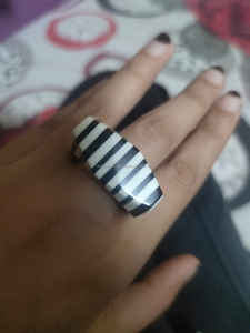 Vente en gros personnalisée de la meilleure qualité fabriquée à la main de haute qualité belle bague en résine colorée pour les femmes faite à la main en Inde - Product Image 4