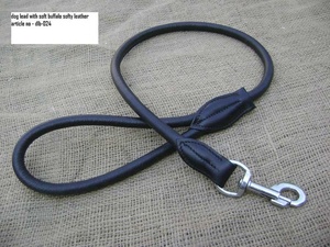 Fabricante de lujo suave y cómodo collar de perro de cuero de alta calidad ajustable textura de terciopelo correa - Product Image 3