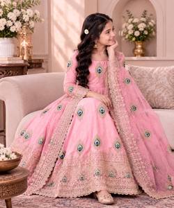 Ensemble de Robe Traditionnelle Élégante pour Filles en Soie Fendy Brodé, avec Travaux de Fil, Zari et Paillettes, Infroissable, Extensible, et Pantalon Assorti avec Dupatta - Product Image 4