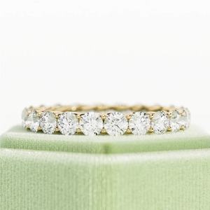 Anillo de Eternidad de Diamantes Cultivados en Laboratorio de Oro de 18k, 2.2 TCW, Corte Redondo, con Certificado IGI y Claridad VVS2, en Venta - Product Image 1