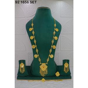 Trendy Gold Plated Alloy Fashion Jewelry <b>Set</b> Gold Plated Women's Classic Alloy Necklace and Earring <b>Set</b> for Wedding Engagement - Product Image 1