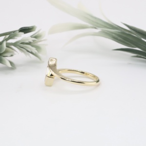 Anillo de lujo de oro amarillo con diamante hexagonal, diseño clásico de bisel solitario envolvente, joyería fina para mujer, regalo al por mayor - Product Image 4