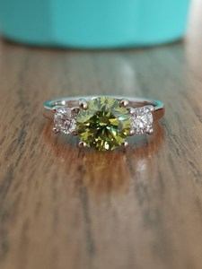 Anillo de Tres Piedras de Moissanita Verde de 2 Quilates, Corte Redondo, Plata 925 Original, Joyería Sorpresa para Amigos - Product Image 3