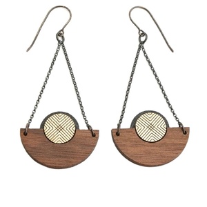 Pendientes ligeros de resina con diseño único de madera para chica, joyería de diseño hecho en fábrica - Product Image 5