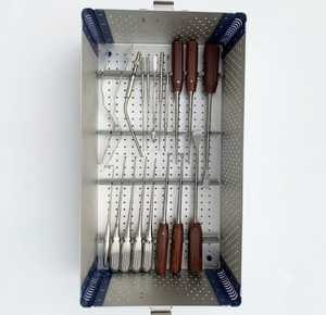 Ensemble d'instruments chirurgicaux de haute qualité pour la colonne lombaire avec boîte de stérilisation, en acier inoxydable allemand, réutilisable et autoclavable - Product Image 3