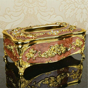 Caja de pañuelos de metal decorativa en negro y dorado, con intrincados tallados de rosas. Lujo disponible a precios de mayorista. - Product Image 4