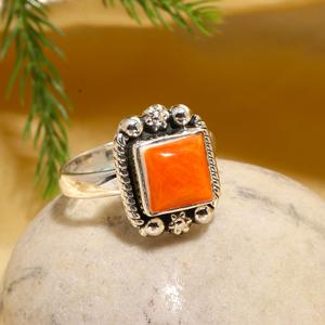 Anillo de Coral Natural Hecho a Mano, Joyería de Plata Vintage de Lujo, Plata de Ley 925, Cabujón Cuadrado de Coral - Product Image 1