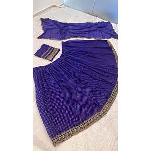 Vêtements de soirée pour femmes de créateur Lehenga Choli avec bordure en fil Zari - Product Image 1