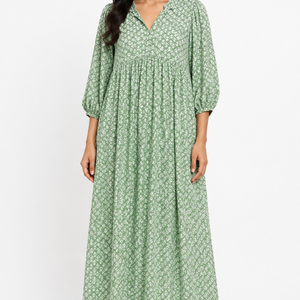 Belle robe en coton à motifs floraux, imprimée à la main, pour un usage décontracté. - Product Image 1