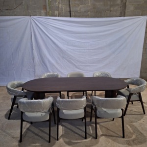 Mesa de Comedor Ovalada Minimalista de Lujo en Madera Sólida con Sillas Tapizadas en Tela, Muebles Modernos para Comedor, Diseño Personalizado - Product Image 1
