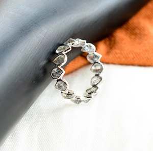 Anillo de banda con cuarzo rutilado negro Noir Essence y plata de ley 925, estilo moderno, en venta. - Product Image 1