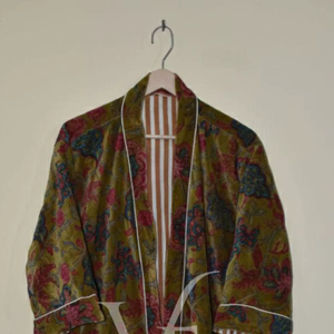 Kimono de Terciopelo Verde Musgo Lujoso para Mujer, Hecho a Mano con Estampado Floral Paisley, Largo, Ecológico, Transpirable, con Cordón Ajustable para Verano - Product Image 1