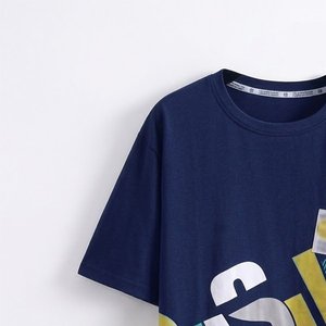 เสื้อยืดโอเวอร์ไซส์ทรงหลวมสไตล์สตรีทแวร์สำหรับผู้ชายรุ่นใหม่มาแรง ผ้าฝ้ายคุณภาพสูง รับทำโลโก้ตามสั่ง ขายส่งเสื้อผ้าสำหรับใส่ออกนอกบ้าน - Product Image 4