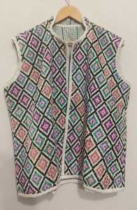 Chaleco bohemio acolchado Kantha de algodón transpirable hecho a mano, chaleco sin mangas con patchwork multicolor, informal para mujer - Product Image 2