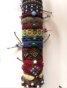 Bracelet unisexe bohème fait main en pierre naturelle et perles d'imitation de Shree Om Creations, certifié IGI du Rajasthan - Product Image 1