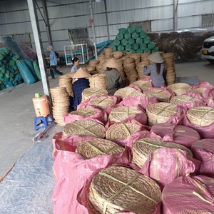 แผ่นรองจานปอกระเจาแบบคลาสสิกสั่งทำขายส่ง แผ่นรองจานดอกไม้ทำมือแบบมาคราเม่ แผ่นรองจานกาแฟแบบถัก รูปทรงดอกไม้ ทำจากผักตบชวา - Product Image 4