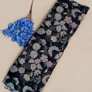 ผ้าจอร์เจตต์สีดำพรีเมียม ปักลายดอกไม้แบบเหมือนจริงด้วยด้ายซารี ลายเถาวัลย์หรูหรา น้ำหนักปานกลาง เหมาะสำหรับชุดแต่งงาน - Product Image 1