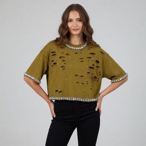 Camiseta Corta de Algodón Premium para Mujer con Pedrería Desgastada, Estilo Oversize Urbano y Brillante - Product Image 1