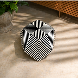 Table d'appoint géométrique en résine avec incrustation d'os, table basse hexagonale luxueuse, design rayé, table de chevet moderne, meuble d'appoint haut de gamme - Product Image 2