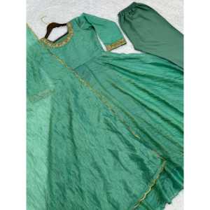 ชุดเดรส Anarkali สีม่วงหรูหราพร้อมผ้าคลุมไหล่ ไซส์ L สำหรับงานปาร์ตี้และงานกลางคืน HK - Product Image 5