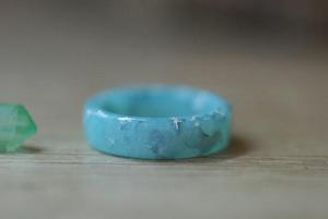 Anillo de Resina Rosa con Detalles Dorados, Diseño Geométrico Moderno, Joyería Certificada para Uso Diario Femenino - Product Image 6