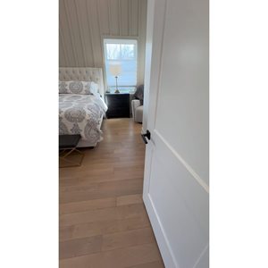 Planche de parquet en chêne blanc à 2 couches, 8,66 po x 5/8 po (15/3 mm) x 24 po-75 po, système de jointure mâle et femelle, qualité Select Classic - Product Image 3
