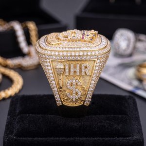 Bague de Luxe Hip Hop pour Homme en Argent Sterling 925, entièrement sertie de Moissanite VVS taille brillant rond et de Moissanite taille baguette, design Dés et Bague Statement - Product Image 5