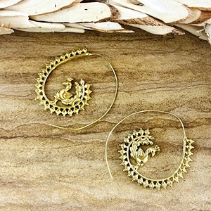 Último Diseño: Pendientes de Aro de Pavo Real Bohemios de Latón para Mujer, Chapados en Oro de 18K, Aros con Motivos Tribales de Animales para Venta al por Mayor/OEM/ODM - Product Image 3