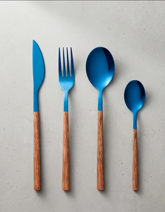 Ensemble de couverts bleus avec manches en bois, design minimaliste, couverts en métal durables pour la table - Product Image 1