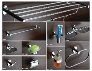 Distributeur de savon liquide mural en acier inoxydable chromé poli, écologique, avec pompe manuelle, pour hôtels et salles de bain modernes - Product Image 1