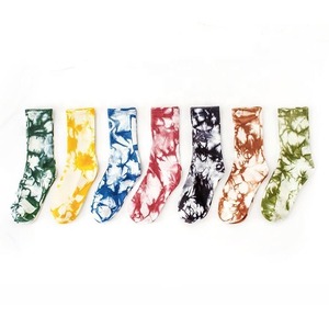 Chaussettes audacieuses et colorées en coton, designs modernes, respirantes et élégantes pour le streetwear, les tenues décontractées et quotidiennes, pour l'hiver, montantes à la cheville - Product Image 6