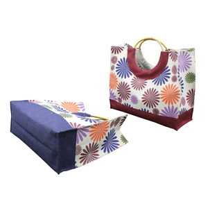 Bolsa de Compras de Yute con Estampado Floral Multicolor Promocional, con Asa de Bambú, Tamaño Mediano, Bolso de Moda para Mujeres y Niñas, Sin Cierre - Product Image 3