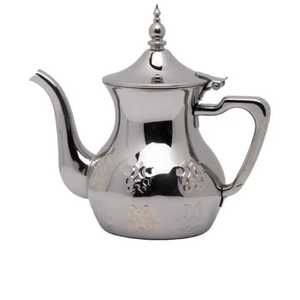 Théière marocaine classique en acier inoxydable poli miroir avec filtre, service à boisson traditionnel en métal pour thé à la menthe - Product Image 1