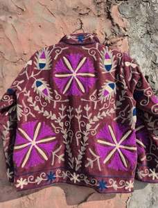 Veste Courte Femme Faite Main 2026 – Meilleur Design – Manteau Brodé Suzani avec Doublure en Coton et Broderies Multiples – Vente en Gros - Product Image 4