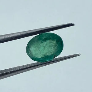 Piedra de Esmeralda Verde Natural de Zambia, Corte Ovalado, Alta Claridad, 0.78 Quilates, 5.20x7.20MM - Product Image 1