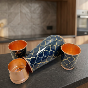 Ensemble de bouteilles en cuivre noir à motif treillis avec tasses assorties, flacon de service artisanal, vaisselle réutilisable, cadeau personnalisé, vente en gros - Product Image 2