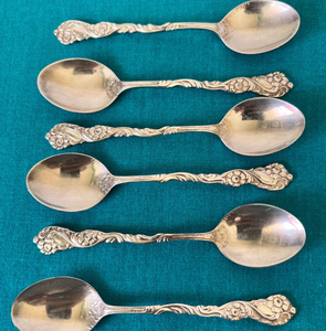 Juego de 6 Cucharas de Té de Acero Inoxidable con Diseño Floral Vintage, Acabado Espejo, Cucharas de Postre de Lujo en Acero Inoxidable Dorado Vintage - Product Image 2