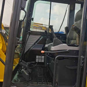 Mini-excavatrice Komatsu PC56 d'occasion, 5,5 tonnes, petite pelle hydraulique sur chenilles avec godet pour travaux de jardinage, d'agriculture et de construction - Product Image 4