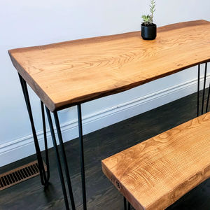 โต๊ะอาหารไม้จริงทรงสี่เหลี่ยมขอบธรรมชาติ ทำมือ พร้อมขาเหล็กทรงแฮร์พิน สไตล์เรียบง่ายทันสมัย เฟอร์นิเจอร์ห้องครัวและห้องรับประทานอาหาร - Product Image 1